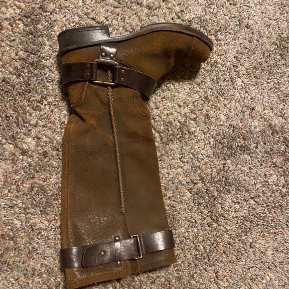 UGG Boots - Picture 1 of 3